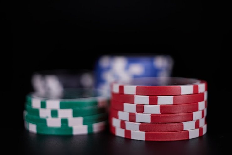 Live Texas Hold'em Bonus poker table with dealer and players on mainpragmatic